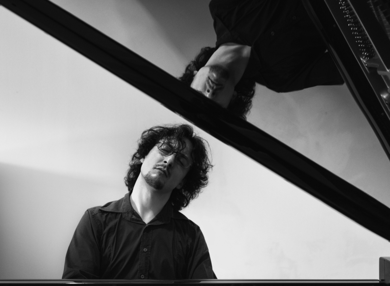 Manuel Magrini at the piano